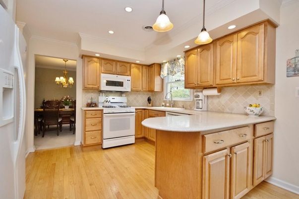 Chandelier, Dining room, Interior, Kitchen, Pendant Lights, Recessed Lighting, Wood Texture Flooring