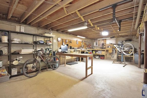 Garage, Interior