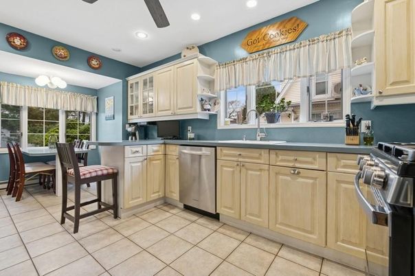 Dining room, Interior, Kitchen, Recessed Lighting, Stainless Steel Appliances