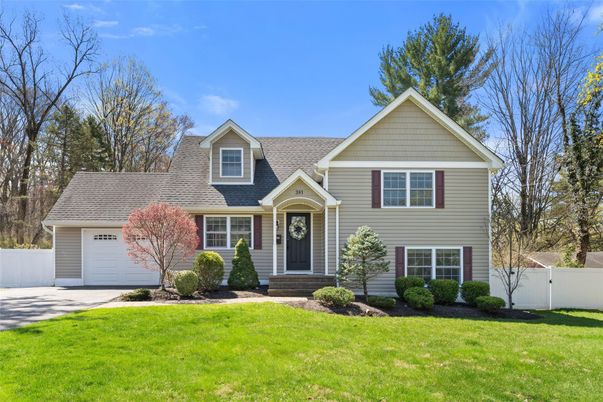 Attached, Exterior, Facade, Cape Cod