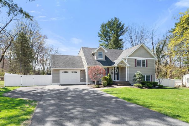 Attached, Exterior, Facade, Cape Cod