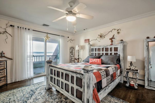 Bedroom, Interior, Water, Wood Texture Flooring
