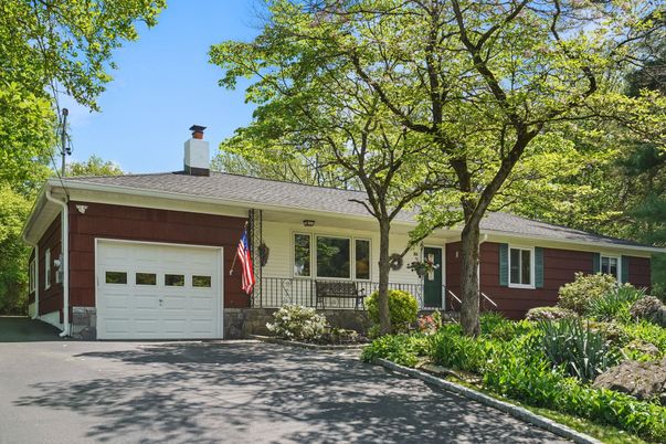 Attached, Exterior, Facade, Ranch
