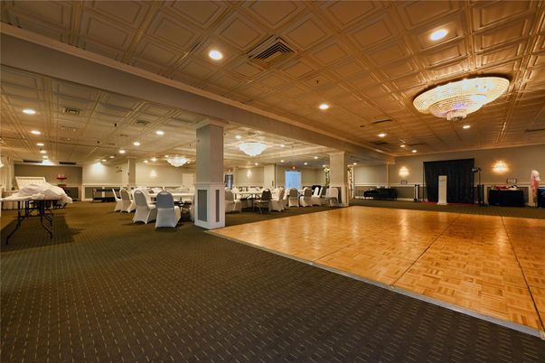 Chandelier, Dining room, Interior, Recessed Lighting, Wood Texture Flooring