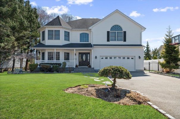 Attached, Exterior, Facade, Farmhouse