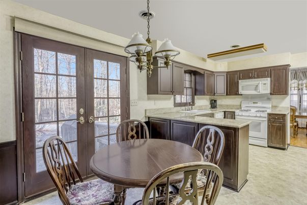 Chandelier, Dining room, Interior, Kitchen