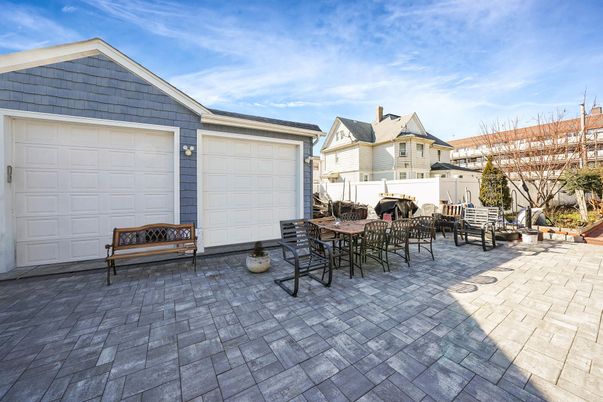 Detached Garage, Exterior