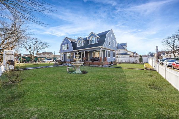Backyard, Exterior, Facade, Cape Cod