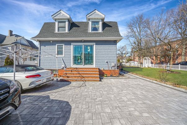 Exterior, Facade, Cape Cod