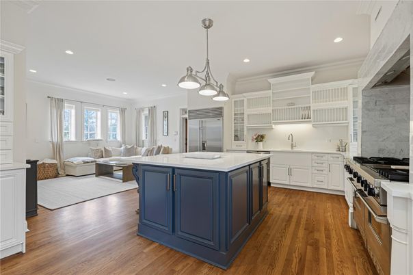Dining room, Interior, Kitchen, Living room, Pendant Lights, Recessed Lighting, Stainless Steel Appliances, Wood Texture Flooring