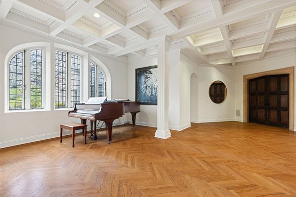 Interior, Piano, Recessed Lighting, Wood Texture Flooring