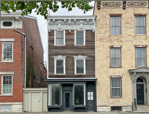 Exterior, Facade, Brick Facade, Rowhouse