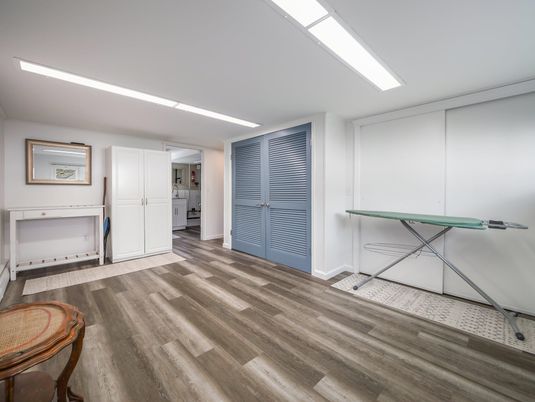 Interior, Recessed Lighting, Wood Texture Flooring