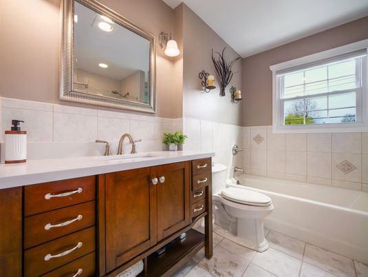 Bathroom, Interior, Recessed Lighting
