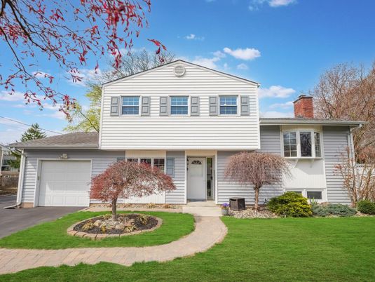 Attached, Exterior, Facade, Split Level