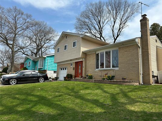 Exterior, Facade, Brick Facade, Split Level