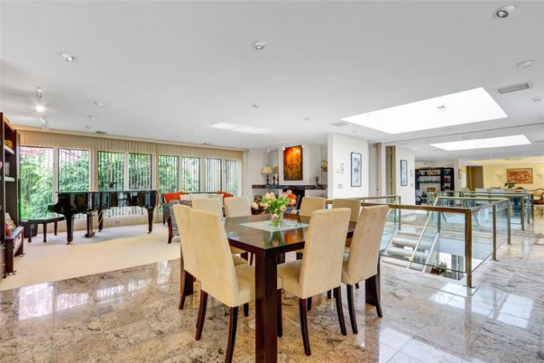 Dining room, Interior, Piano, Recessed Lighting