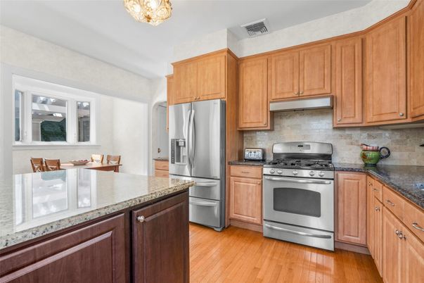 Dining room, Interior, Kitchen, Stainless Steel Appliances, Wood Texture Flooring