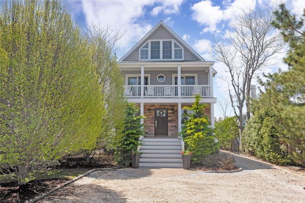 Exterior, Facade, Queen Anne Victorian