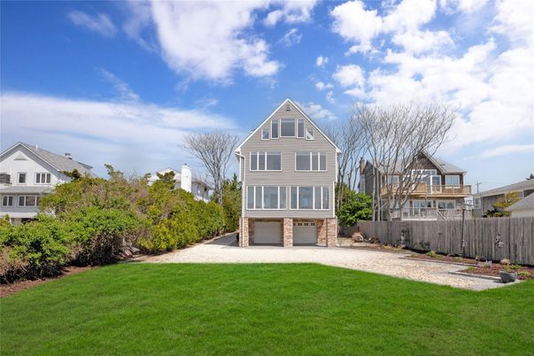 Attached, Backyard, Exterior, Facade, Queen Anne Victorian