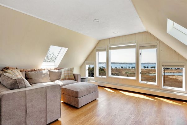 Interior, Living room, Recessed Lighting, Water, Wood Texture Flooring