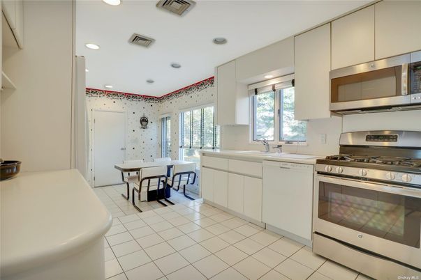 Dining room, Interior, Kitchen, Recessed Lighting, Stainless Steel Appliances