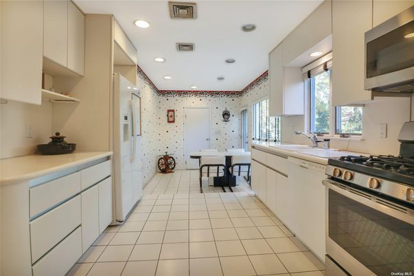 Dining room, Interior, Kitchen, Recessed Lighting, Stainless Steel Appliances