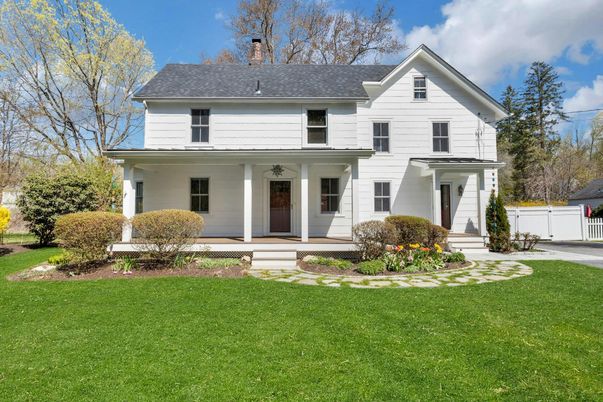 Attached, Exterior, Facade, Farmhouse