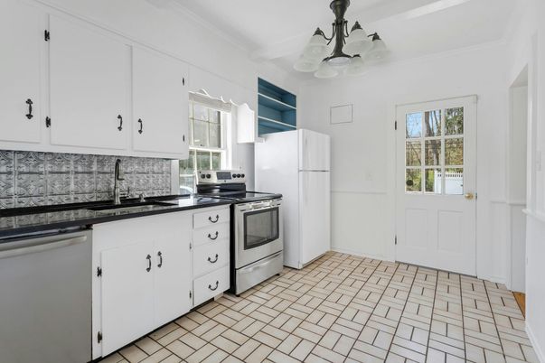 Chandelier, Interior, Kitchen