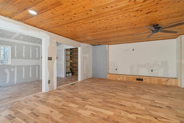 Empty room, Interior, Recessed Lighting, Wooden Ceilings, Wood Texture Flooring