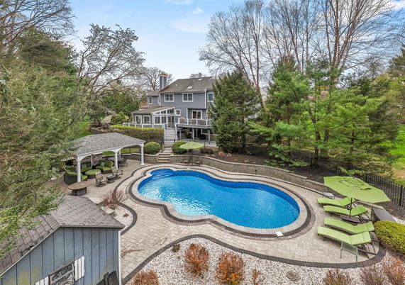 Exterior, Pool