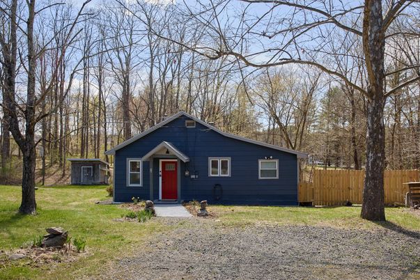 Backyard, Exterior, Facade, Ranch