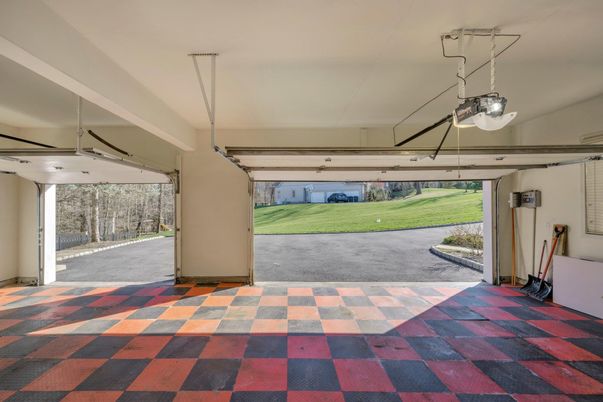 Garage, Interior