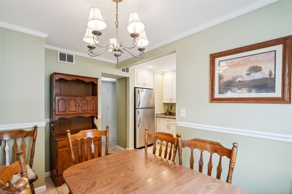 Chandelier, Dining room, Interior, Kitchen, Stainless Steel Appliances