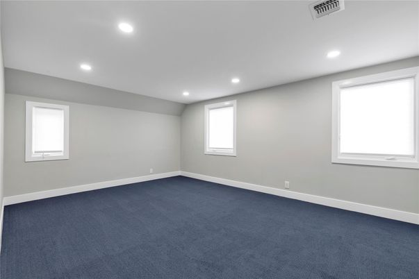 Empty room, Interior, Recessed Lighting