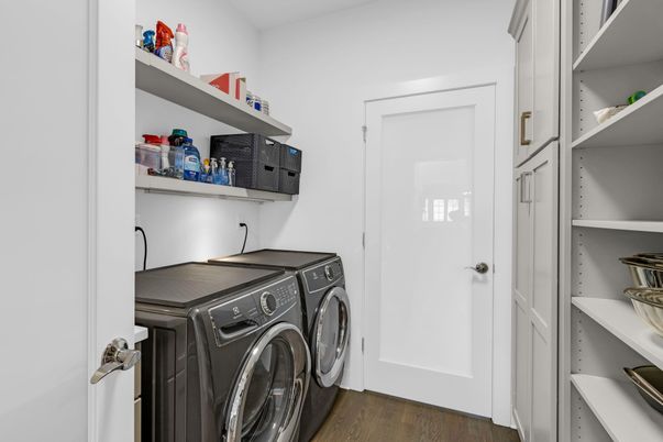 Interior, Utility Closets, Washer, Wood Texture Flooring