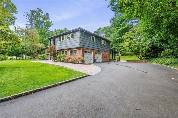 Attached, Exterior, Facade, Brick Facade, Raised Ranch