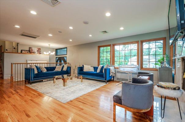 Chandelier, Interior, Living room, Piano, Recessed Lighting, Wood Texture Flooring