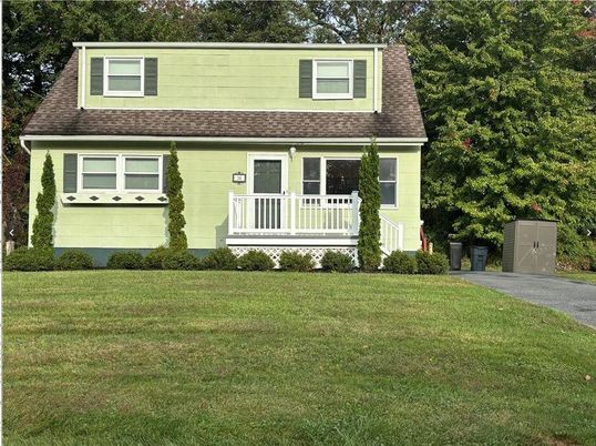 Attached, Exterior, Facade, Cape Cod