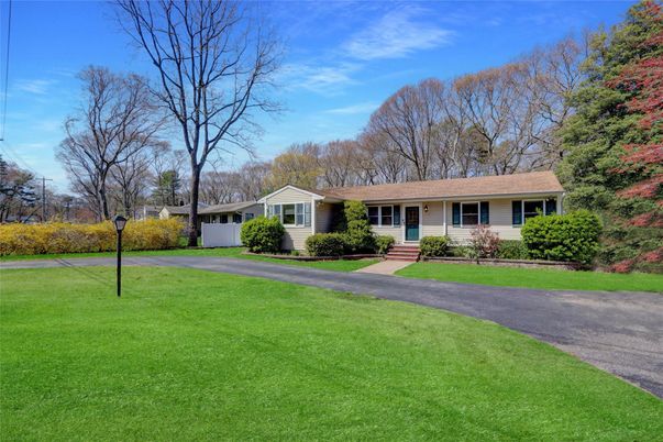 Attached, Exterior, Facade, Cape Cod