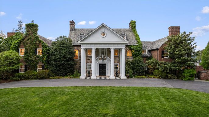 Exterior, Facade, Brick Facade, Georgian