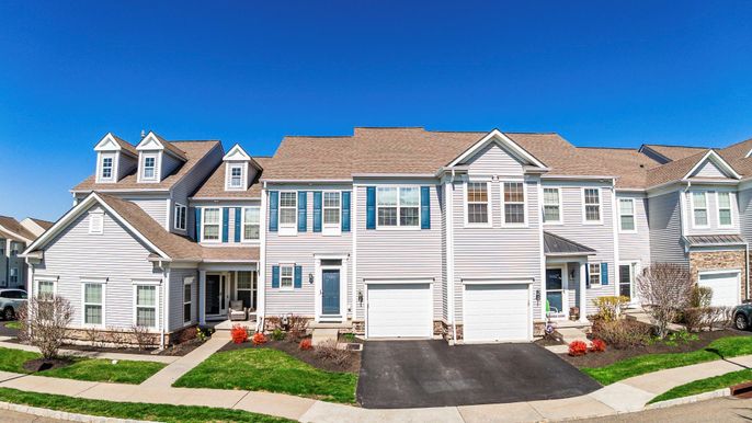 Attached, Exterior, Facade, Rowhouse