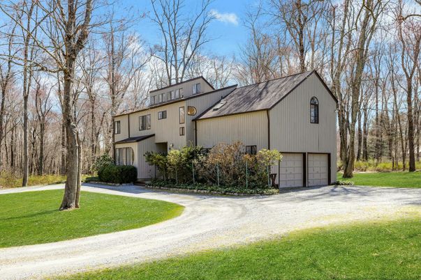 Attached, Exterior, Facade, Farmhouse