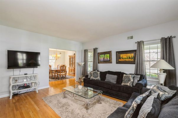 Chandelier, Dining room, Interior, Living room, Wood Texture Flooring