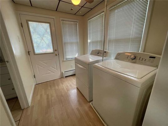 Interior, Washer, Wood Texture Flooring