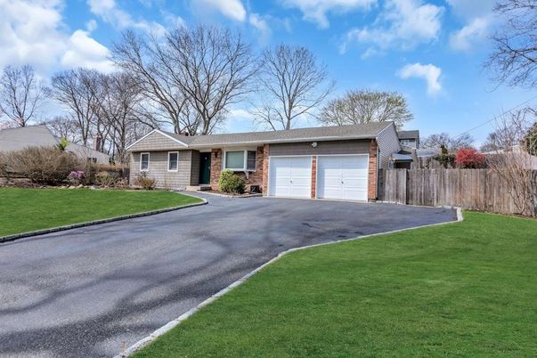 Attached, Exterior, Facade, Brick Facade, Ranch