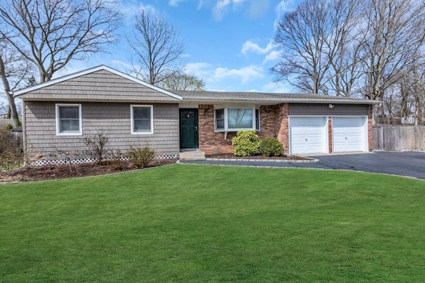 Attached, Exterior, Facade, Brick Facade, Ranch