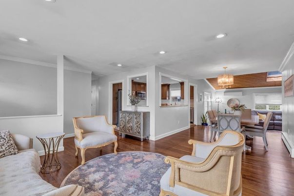 Chandelier, Dining room, Interior, Recessed Lighting, Wood Texture Flooring