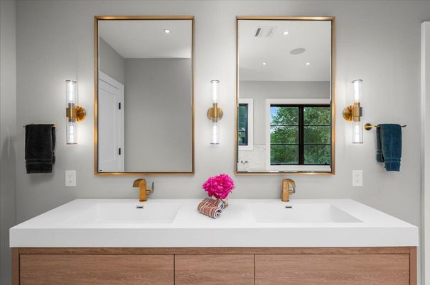 Bathroom, Dual Sink Vanities, Interior, Recessed Lighting