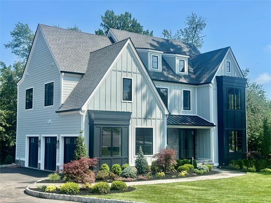 Exterior, Facade, Farmhouse